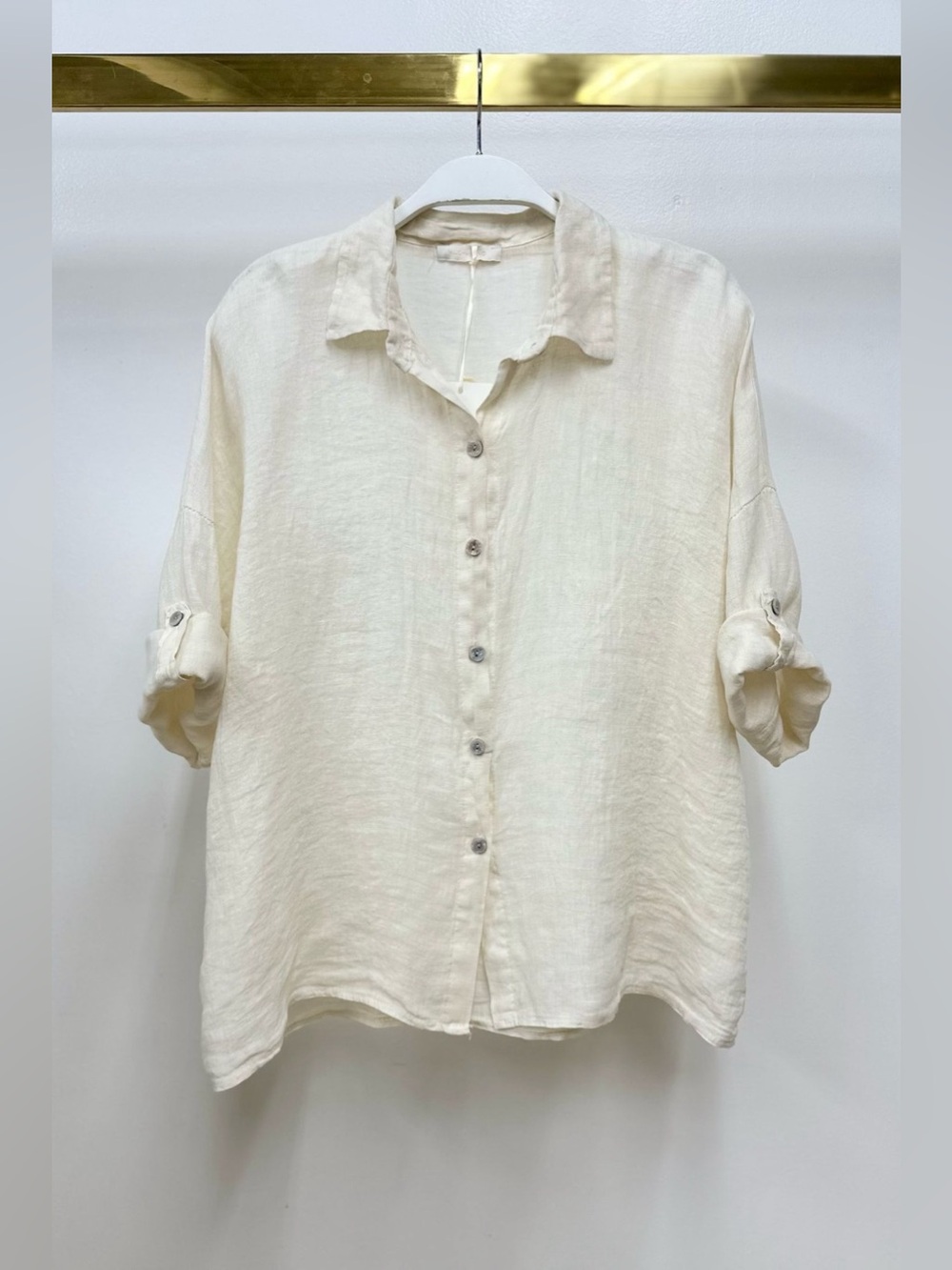 (113009-BUT) BUTTON DOWN ROLL TAB SLEEVE LINEN TOP